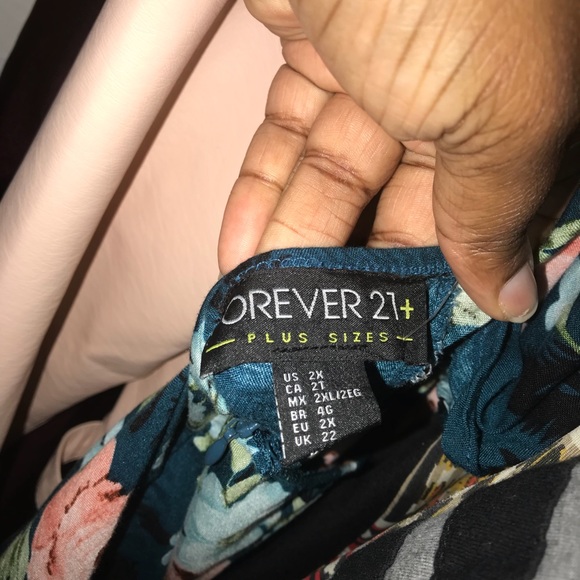 Cute floral forever 21 dress - Picture 2 of 4